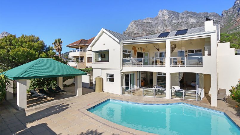 Merridew Villa Camps Bay with view of Table Mountain in background